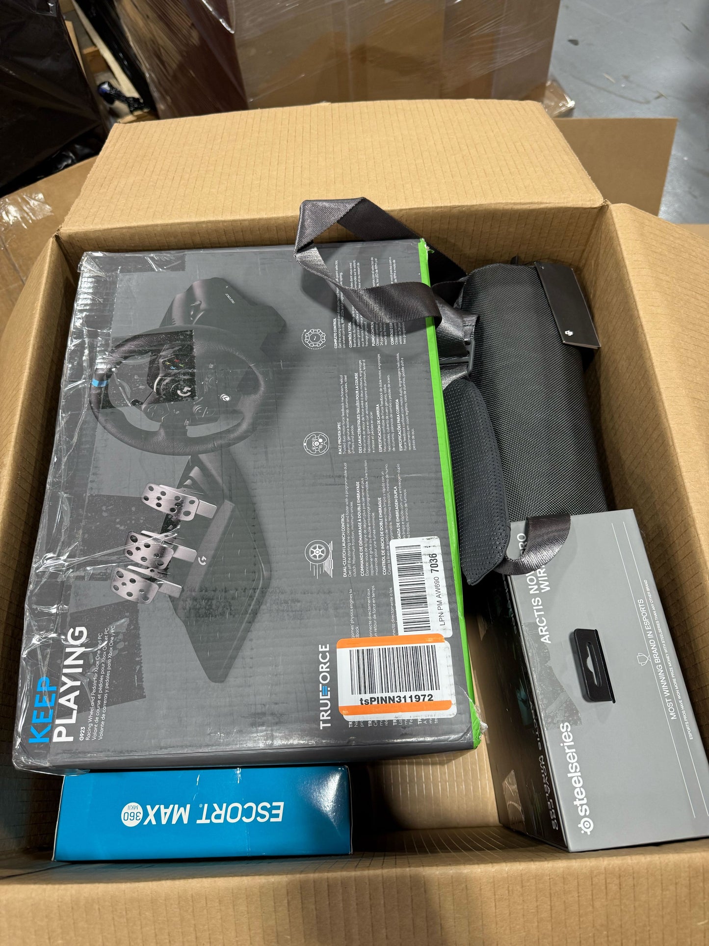 AMZ Electronics - 200 Items - $37,291.80 MSRP - PALLET - RETURNS