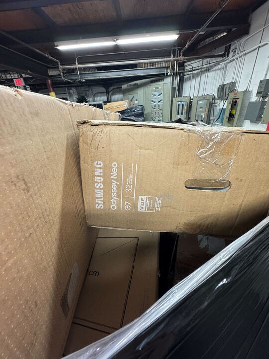 PALLET FROM NEG - Salvage - Monitors - ITEMS: 24 - MSRP: 11,400