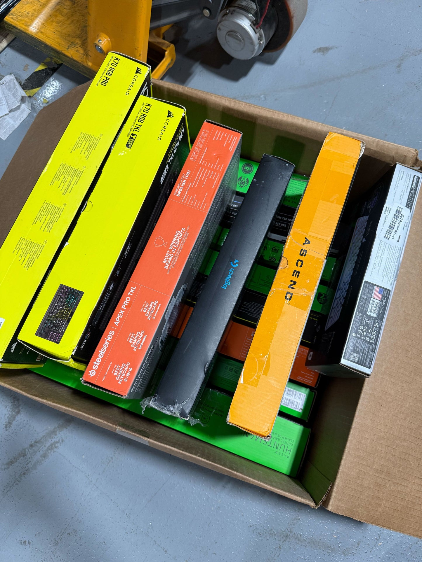 Defective Keyboards - 15 Items - $2,204.47 MSRP - BOX - SALVAGE