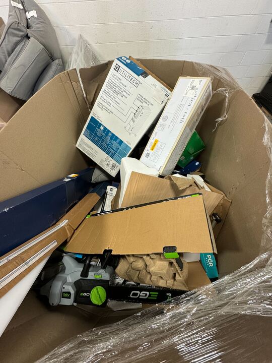 Pallet of Returns - Electronics - 	20-30 items / MSRP  $2000-2500 [Amzon]