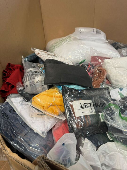 Pallet with Returns - General merchandise: CLOTHES,APPAREL (Brand New) - 845-900 items