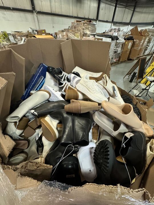 Pallet of SHOES (Brand New condition!!!) - 289 Items - MSRP: 9K