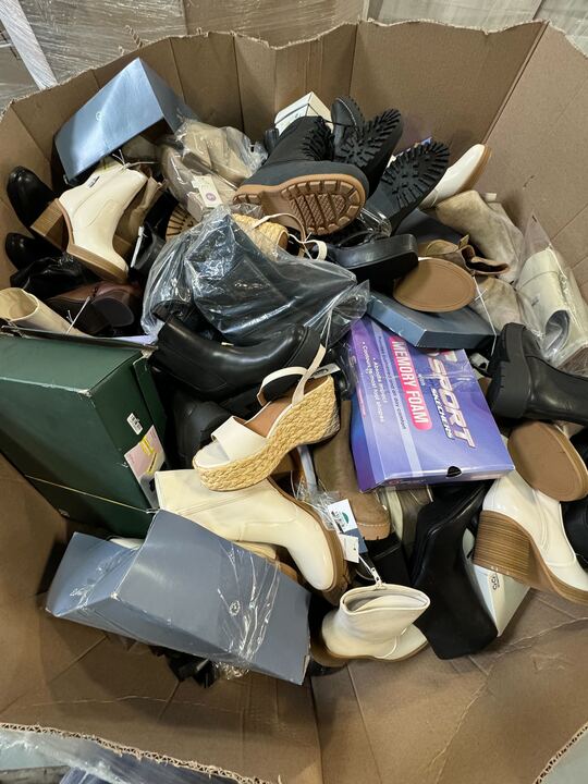 Pallet of SHOES (Brand New condition!!!) - ITEMS: 294 - MSRP: 10K