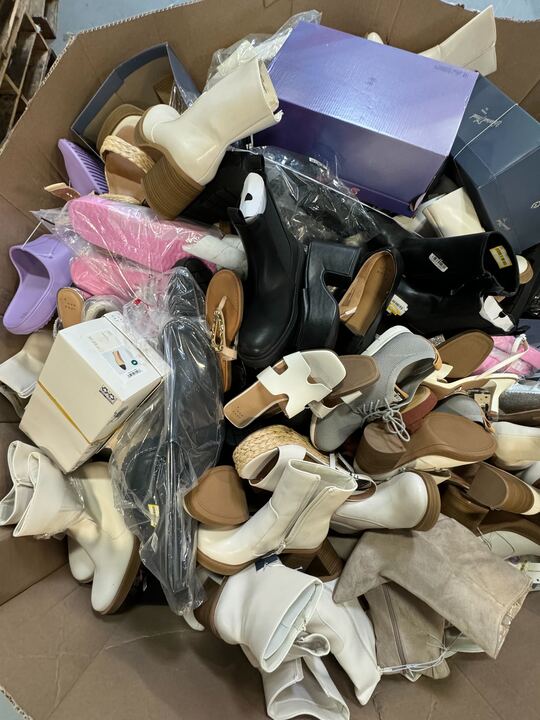 Pallet of SHOES (Brand New condition!!!) -ITEMS: 287 - MSRP: 10K