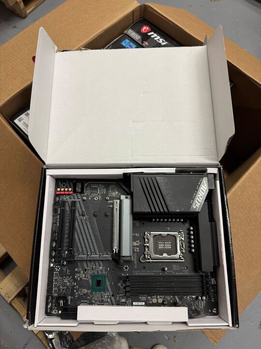 Salvage - Motherboards - ITEMS: 73 - MSRP: $12,927.20