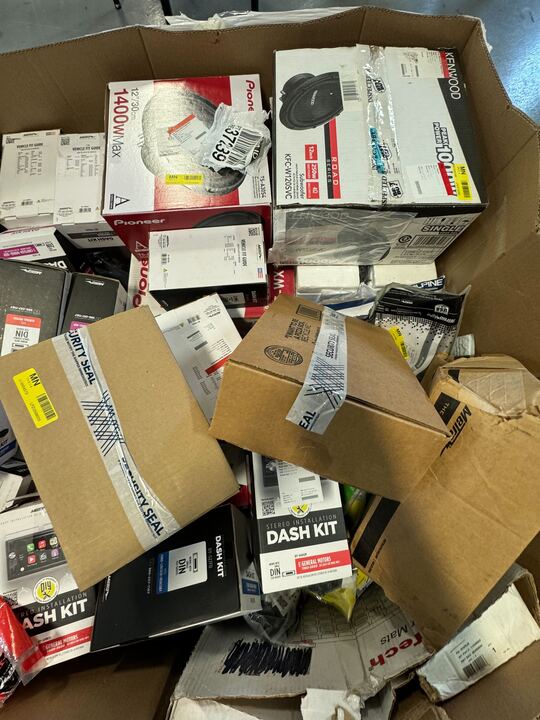 PALLET OF RETURNS - Car Electronics - 190 items/ 12K MSRP